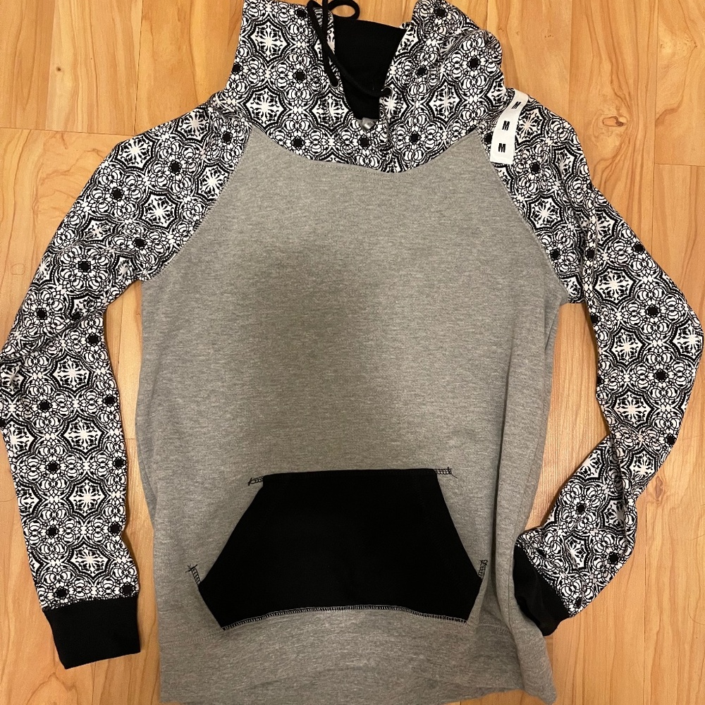 Empyre Skateboarding Hooded Sweatshirt with Free Plaid Hooded Long sleeve